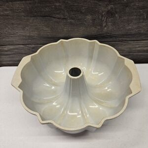 Nordic Ware 9 Cup Fluted Bundt Cake Pan for Microwave & Conventional Ovens‎